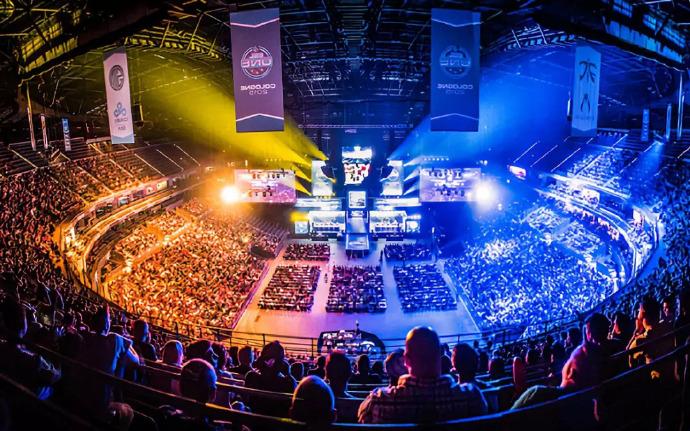 更关系到球 更关系到球