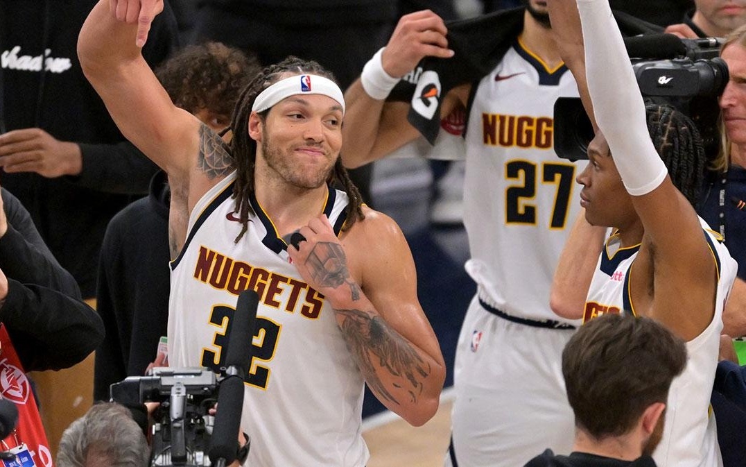 在万众瞩目 在万众瞩目